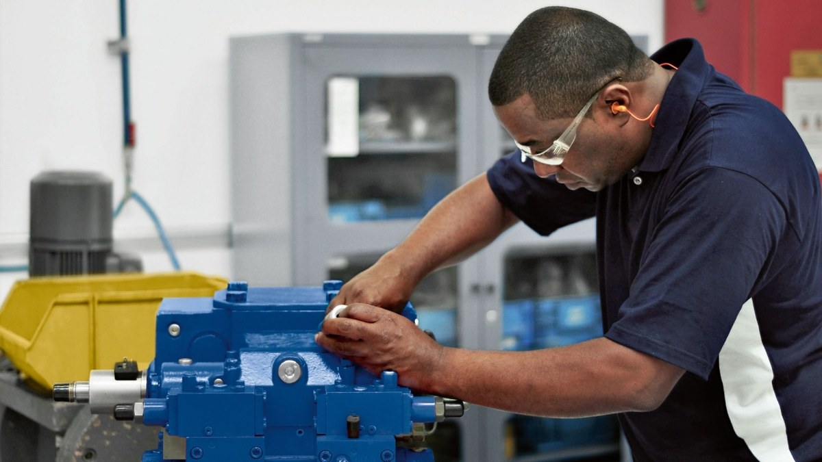 Hydraulic seal and components inspection at Santoo workshop
