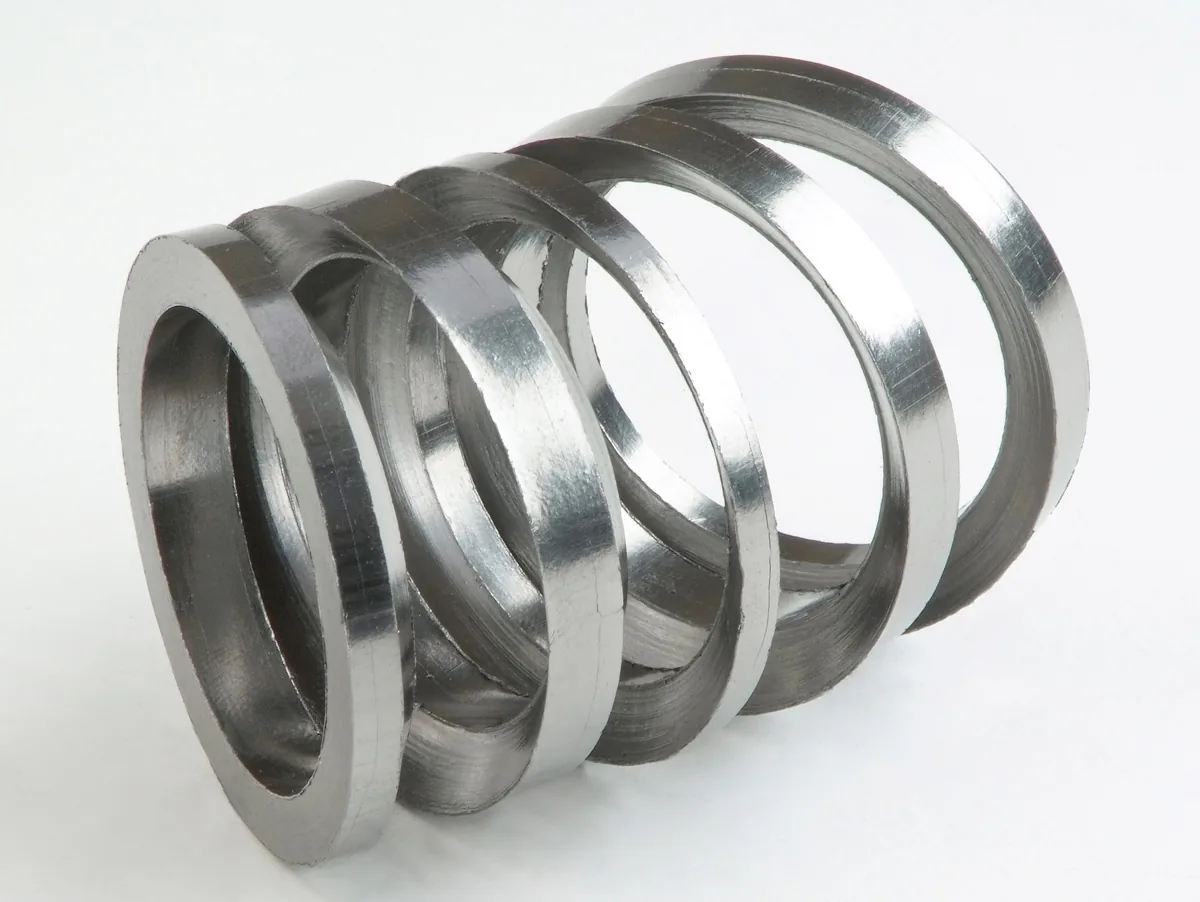 Labyrinth seal assembly on industrial rotating equipment bearing housing — non-contact multi-fin sealing geometry