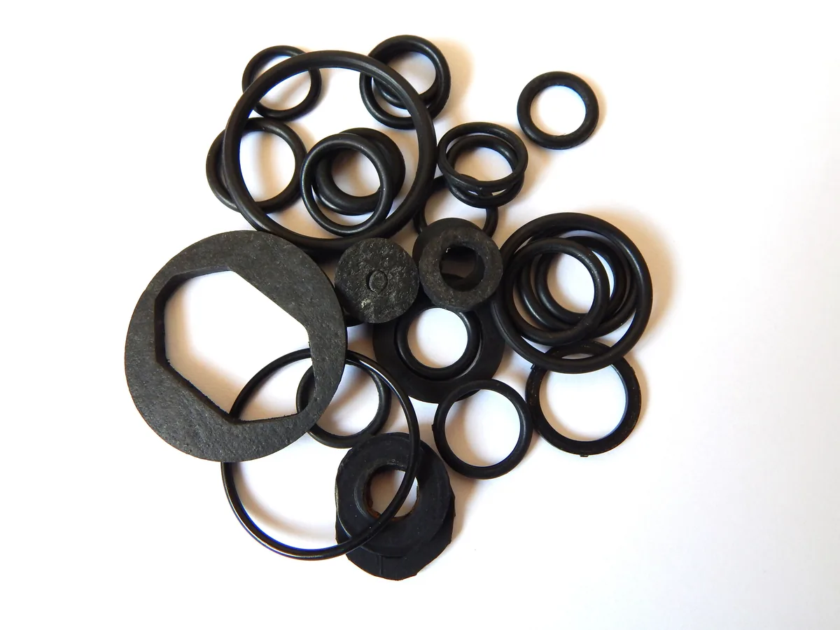 Assorted rubber seals, O-rings and gaskets — standard and custom profiles by Santoo